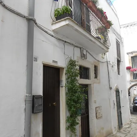 Under The Cherry Moon * Ostuni