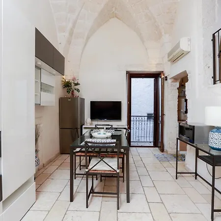 Under The Cherry Moon Apartment