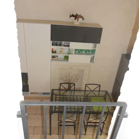 Apartment Under The Cherry Moon *